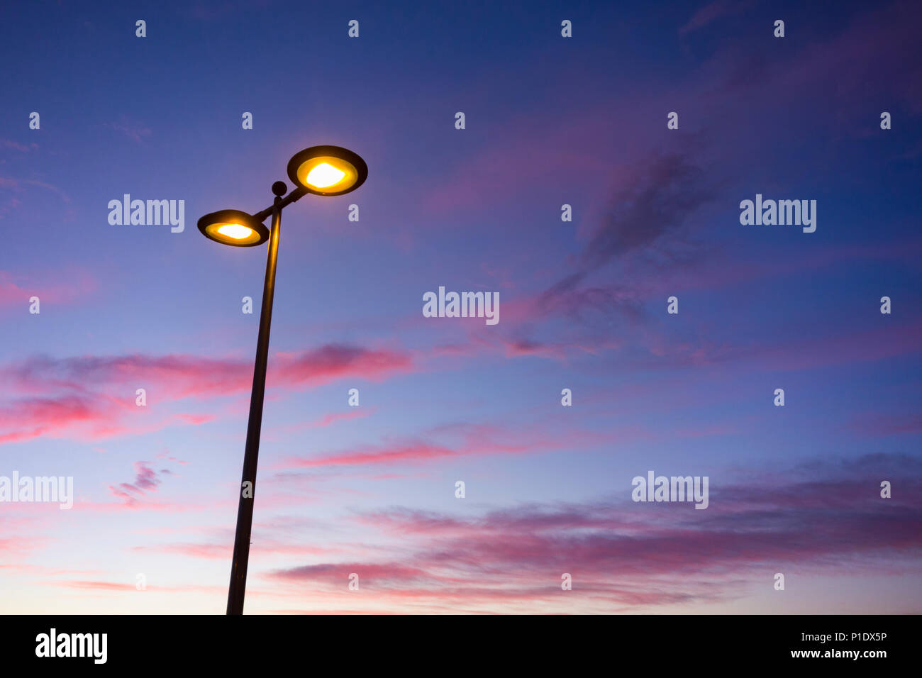 Street light hi-res stock photography and images - Alamy