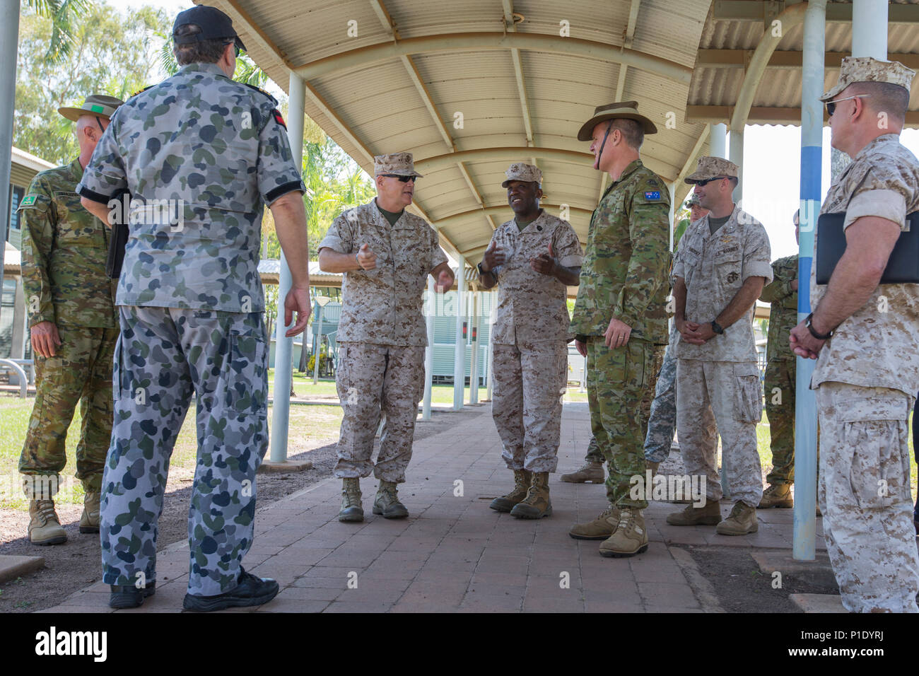 Commandant of the Marine Corps Gen. Robert B. Neller and Sgt. Maj. Ronald L. Green, sergeant major the Marine Corps, speak with Australian Army soldiers at Robertson Barracks, Darwin, Australia, Oct. 17, 2016. Neller and Green visited Darwin to meet with Australian Army leadership and tour facilities. (U.S. Marine Corps photo by Cpl. Samantha K. Braun) Stock Photo