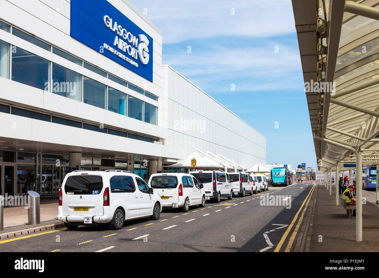 Front entrance to Glasgow airport with the airport white taxis at the taxi rank, Glasgow< Scotland Stock Photo