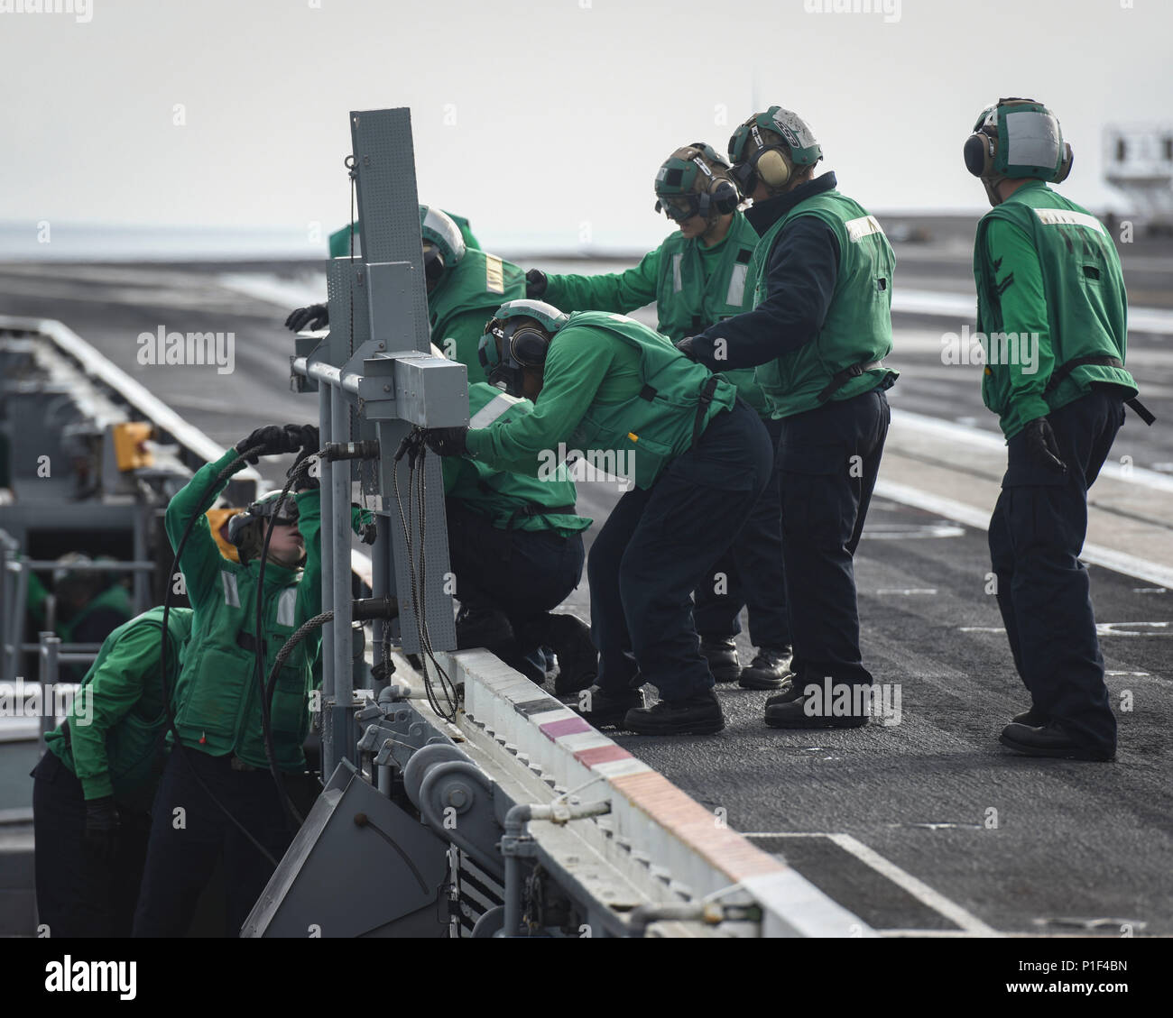 manually operated visual landing aid system File:us navy 040430-n-0119g-001 lt. Cmdr. Mike black, of kings.