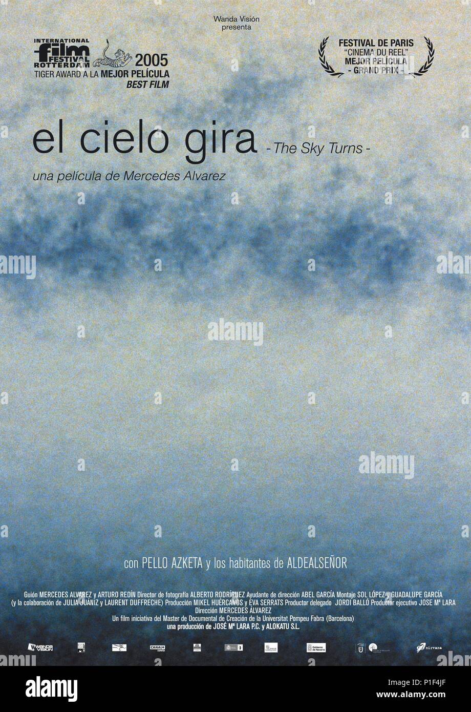 Original Film Title: EL CIELO GIRA.  English Title: EL CIELO GIRA.  Film Director: MERCEDES ALVAREZ.  Year: 2004. Stock Photo