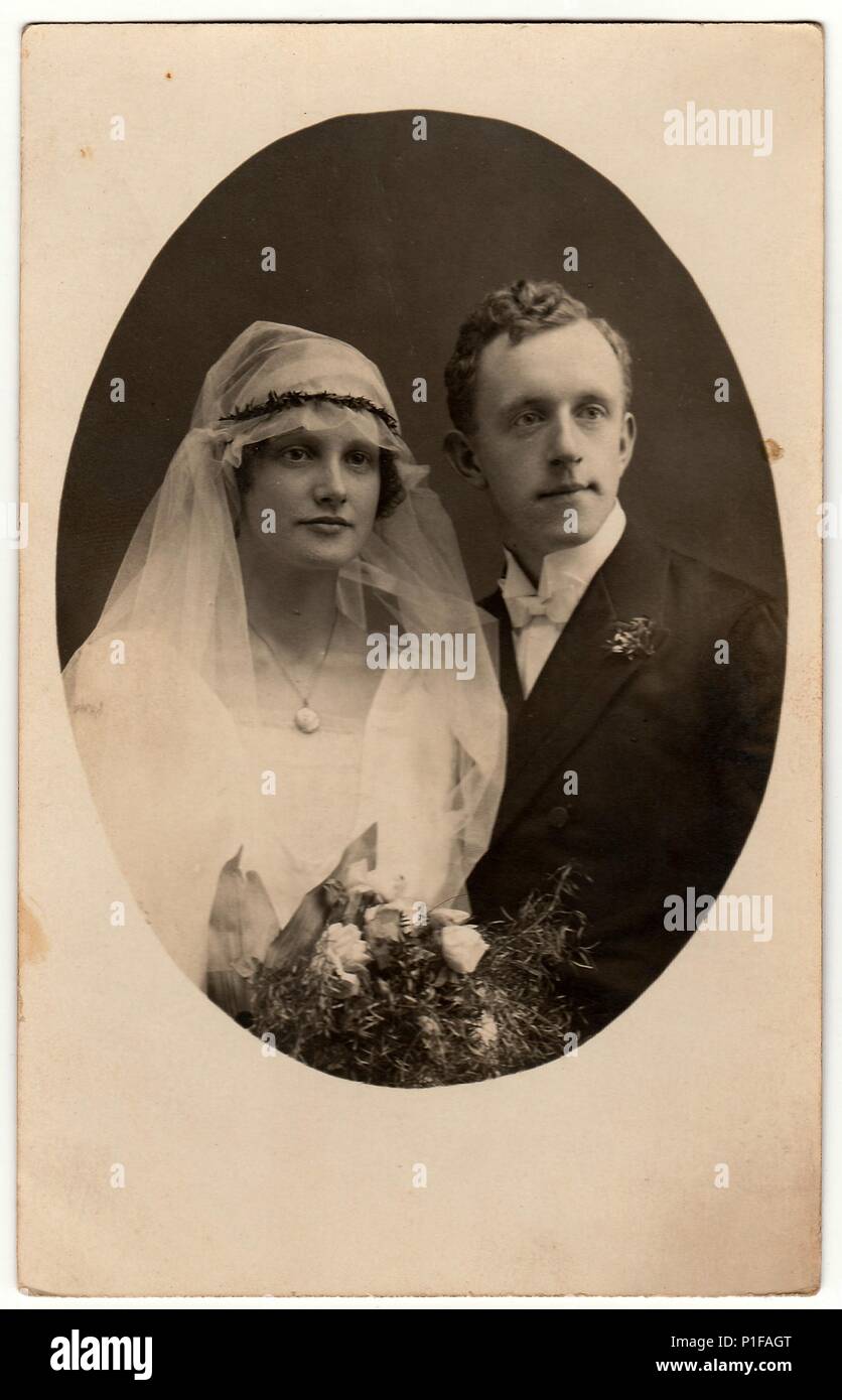 1930s studio wedding portrait hi-res stock photography and images - Alamy