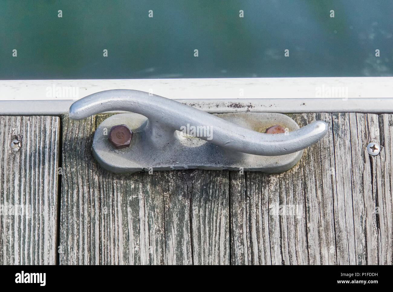 Dock tie hi-res stock photography and images - Alamy