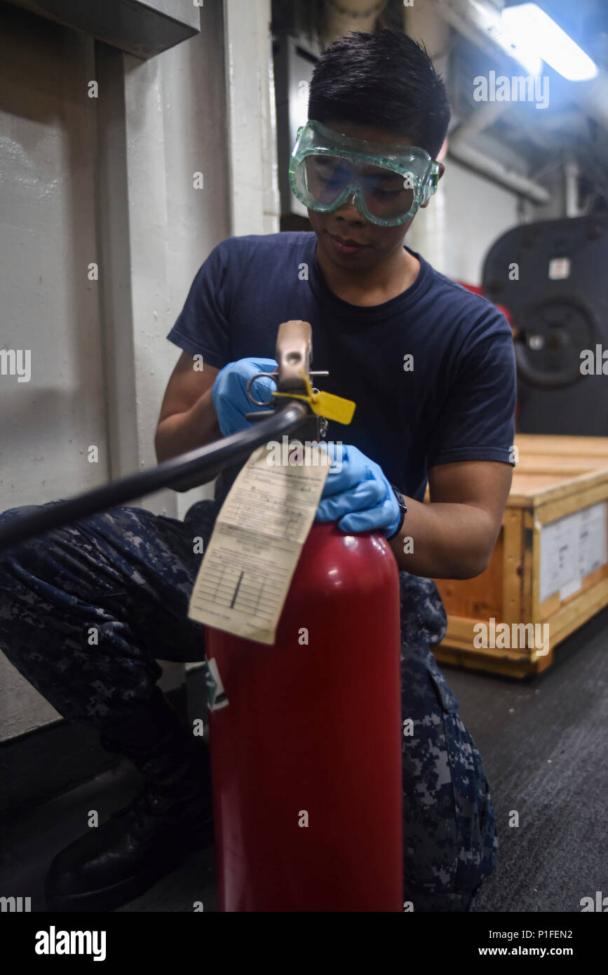 161026-N-IE397-084 ARABIAN GULF (Oct. 26, 2016) Seaman Jhon Vidal, from ...