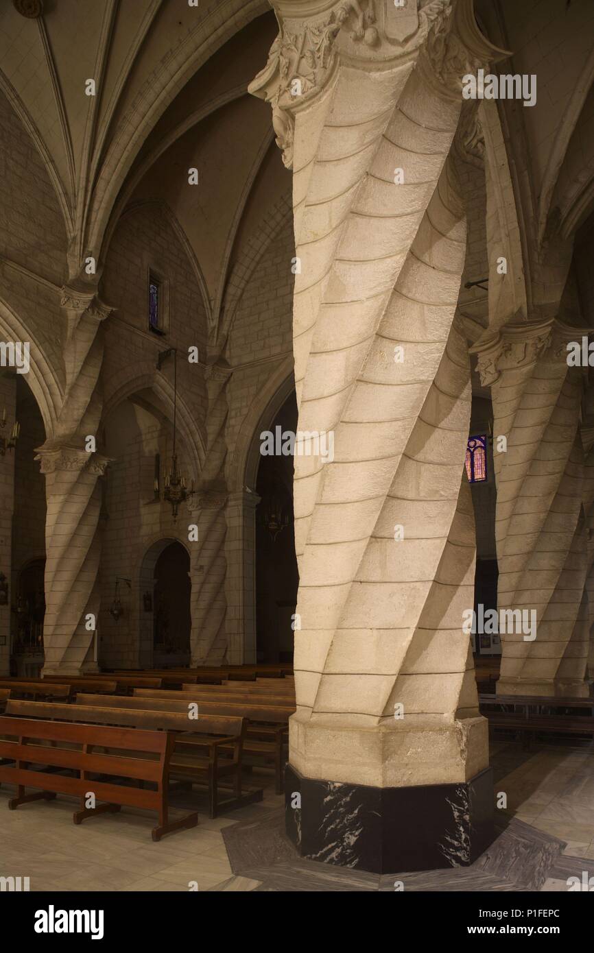 SPAIN - Valencia autonomous region - Alt Vinalopó (district) - Alicante. Villena; Iglesia de Santiago; columnas góticas "catalanas". Stock Photo