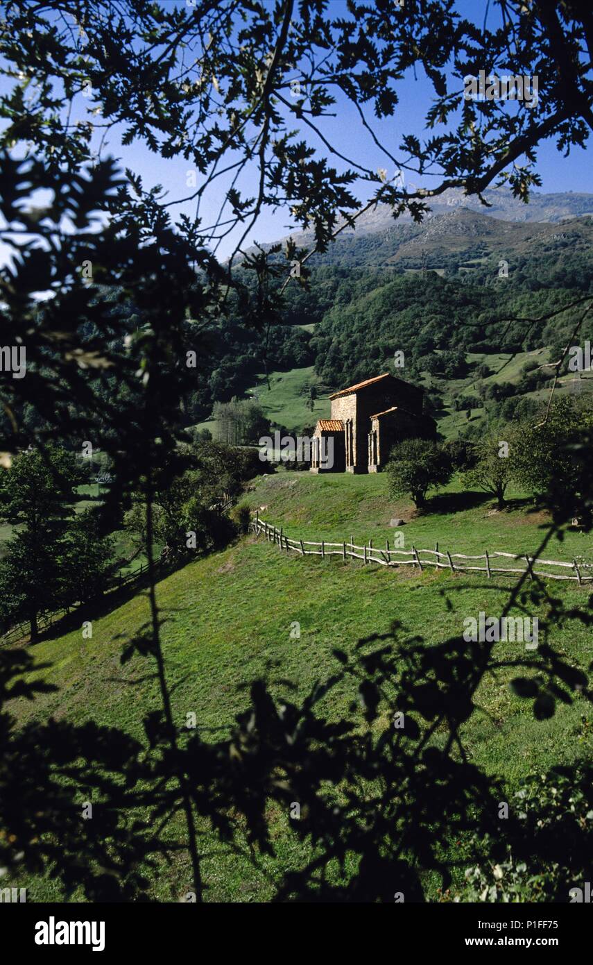 SPAIN - ASTURIAS. iglesia prerománica de Santa Cristina de Lena; vista y paisaje. Stock Photo