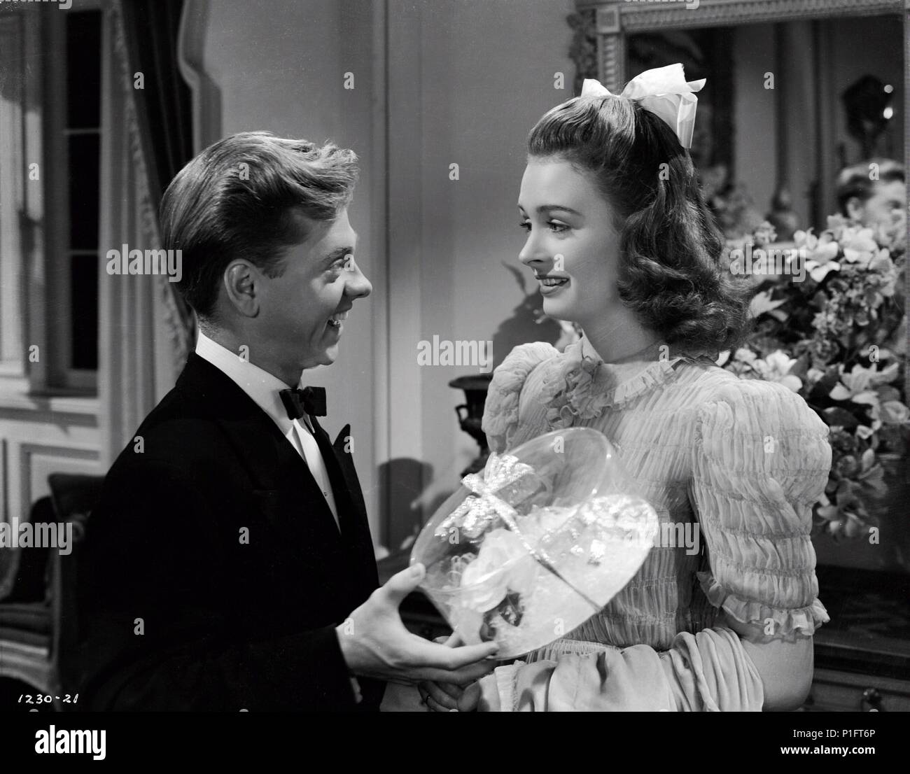 Original Film Title: THE COURTSHIP OF ANDY HARDY.  English Title: THE COURTSHIP OF ANDY HARDY.  Film Director: GEORGE B. SEITZ.  Year: 1942.  Stars: DONNA REED; MICKEY ROONEY. Credit: M.G.M / Album Stock Photo