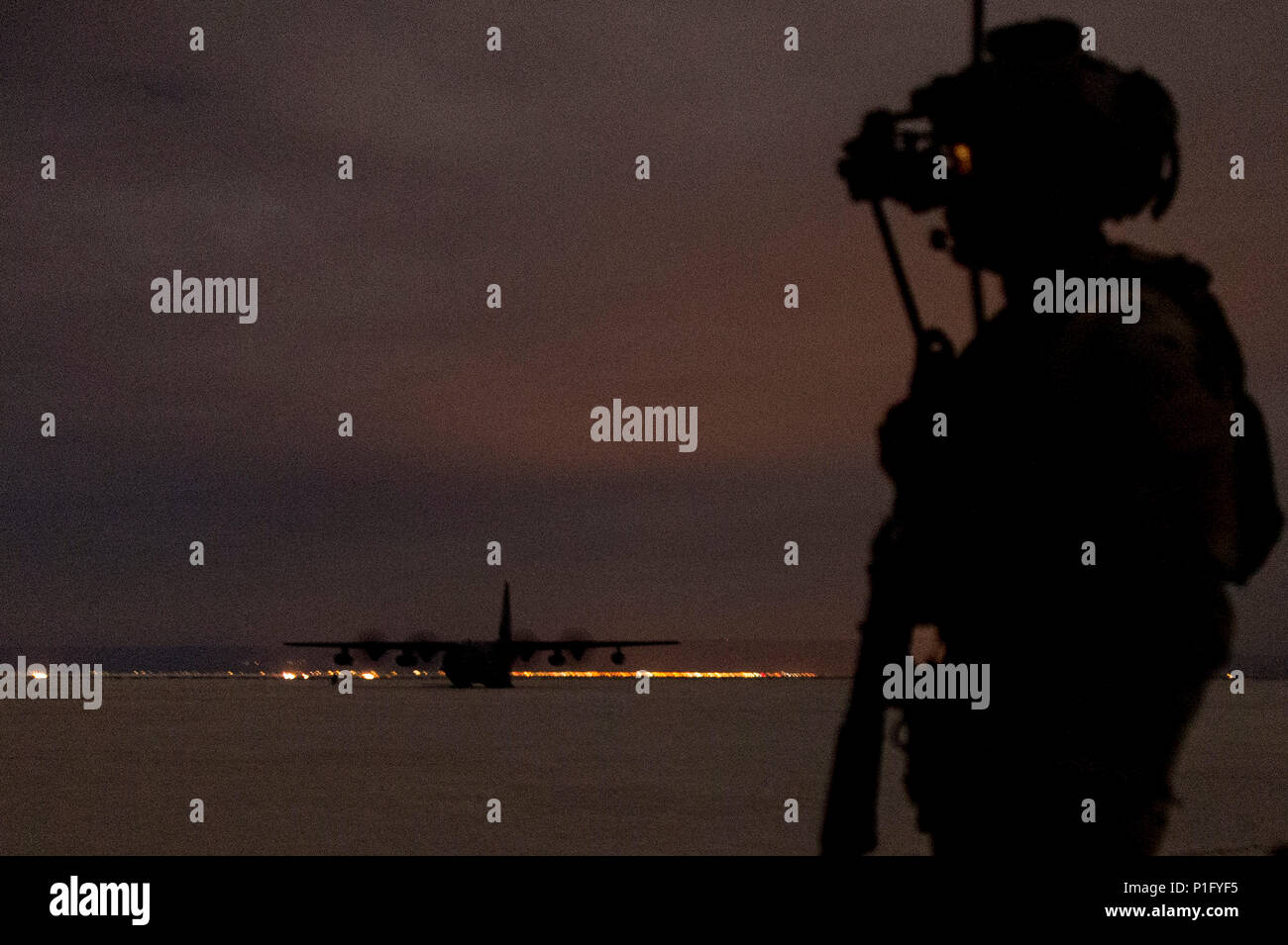 A Special Tactics Airman assigned to the 26th Special Tactics Squadron communicate with aircraft during a Full Mission Profile exercise at White Sands Missile Range, N.M., Oct. 12, 2016.  The FMP was utilized to integrate special operations forces and foster tactical maturity through deliberate planning and execution of a force projection package and enable Special Tactics Airmen pre-deployment evaluation. (U.S. Air Force photo by Tech. Sgt. Manuel J. Martinez) Stock Photo