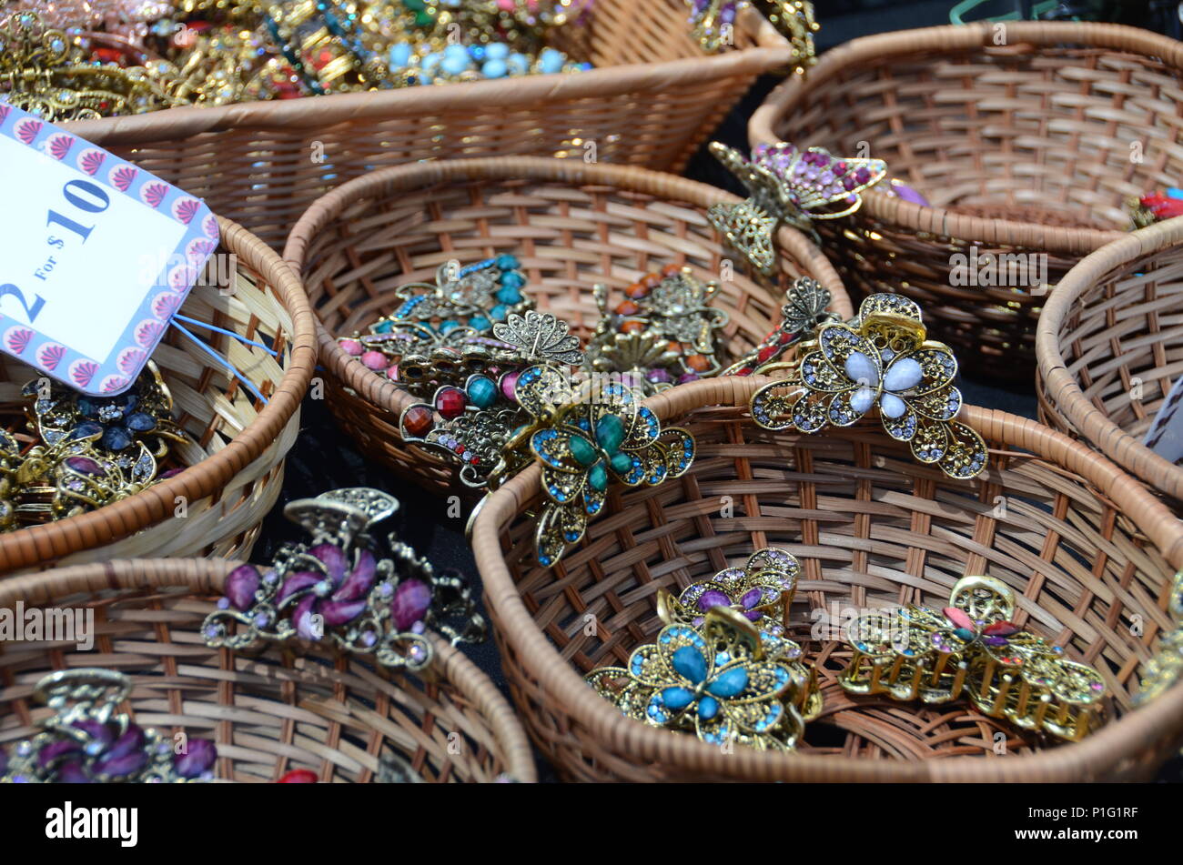 Jewelry vendor hires stock photography and images Alamy