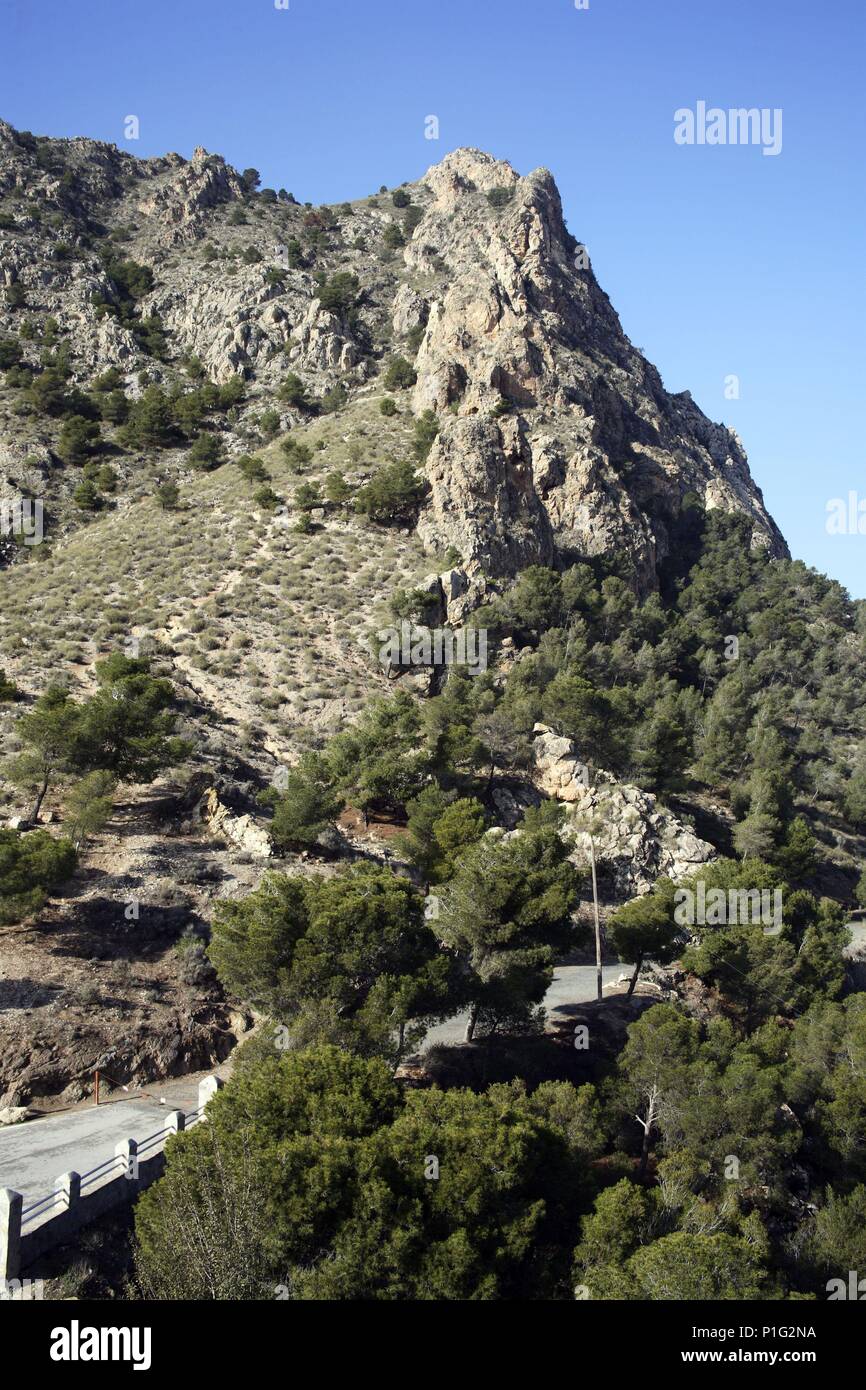 SPAIN - La Vega Alta (district) - MURCIA. Cieza; montaña y sendero PR-2 junto al Santuario del Buen Suceso (cerca del castillo); destino de senderistas / ciclistas, etc. Stock Photo