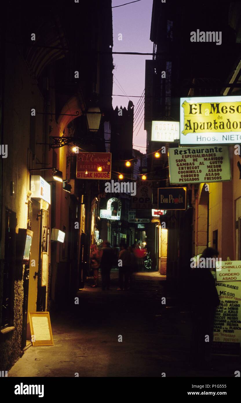 Palma de Mallorca: calle Apuntadores en Casco antiguo; vista nocturna. Stock Photo