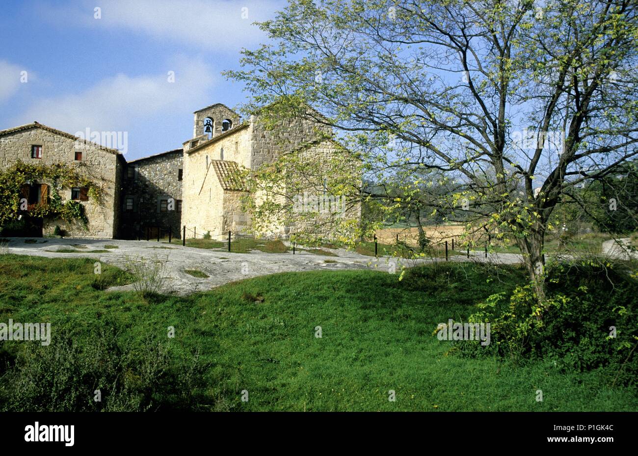 Iglesia prerománica (y visigótica) de sant Vicenç d´Obiols (cerca Berga / La Plana). Stock Photo
