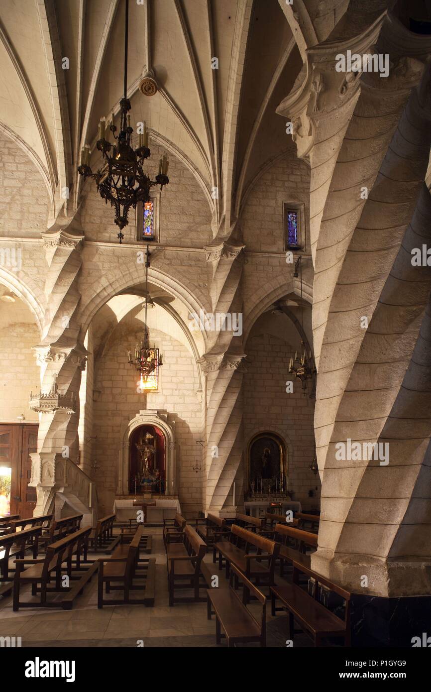 SPAIN - Valencia autonomous region - Alt Vinalopó (district) - Alicante. Villena; Iglesia de Santiago; columnas góticas "catalanas". Stock Photo
