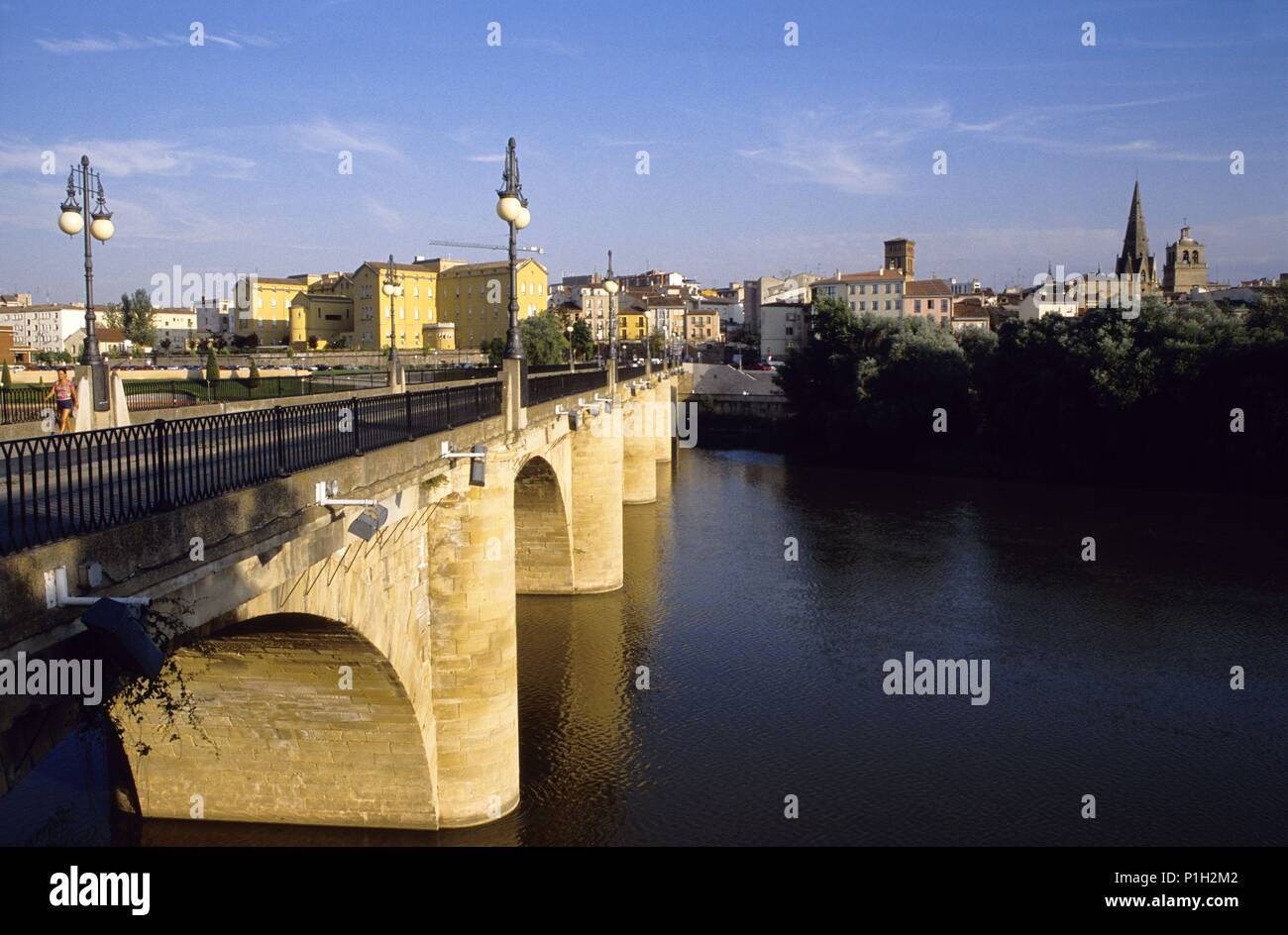 Logroño, Puente de Piedra sobre el río Ebro e Iglesia de Santa María