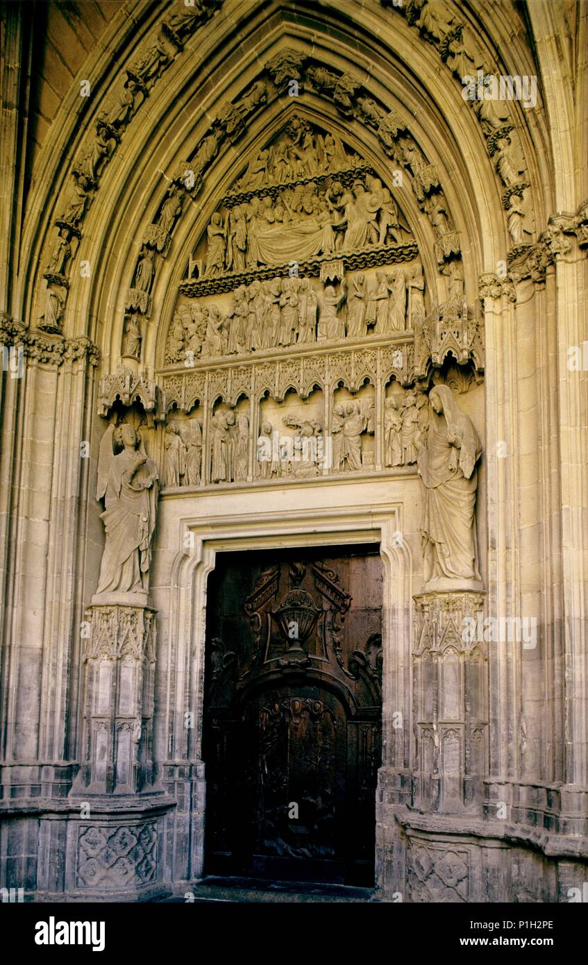 Pamplona; claustro de Catedral y 'Puerta Preciosa' (góticos). Stock Photo