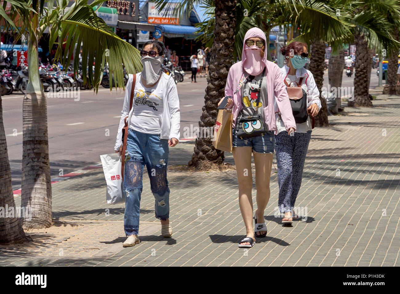 Women wearing protective face masks hi-res stock photography and images ...