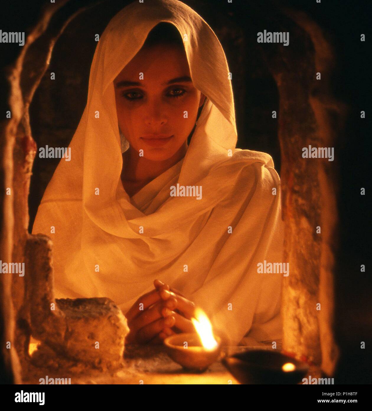 Original Film Title: WATER.  English Title: WATER.  Film Director: DEEPA MEHTA.  Year: 2005.  Stars: LISA RAY. Credit: Deepa Mehta Films/Flagship International/David Hamilton Prod / Album Stock Photo