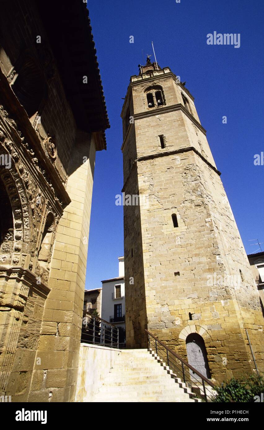 SPAIN - ARAGON - Somontano de Barbastro (district) - HUESCA. Barbastro (D.O. Somontano); Catedral: torre excenta / campanario y portada de museo catedralicio. Stock Photo