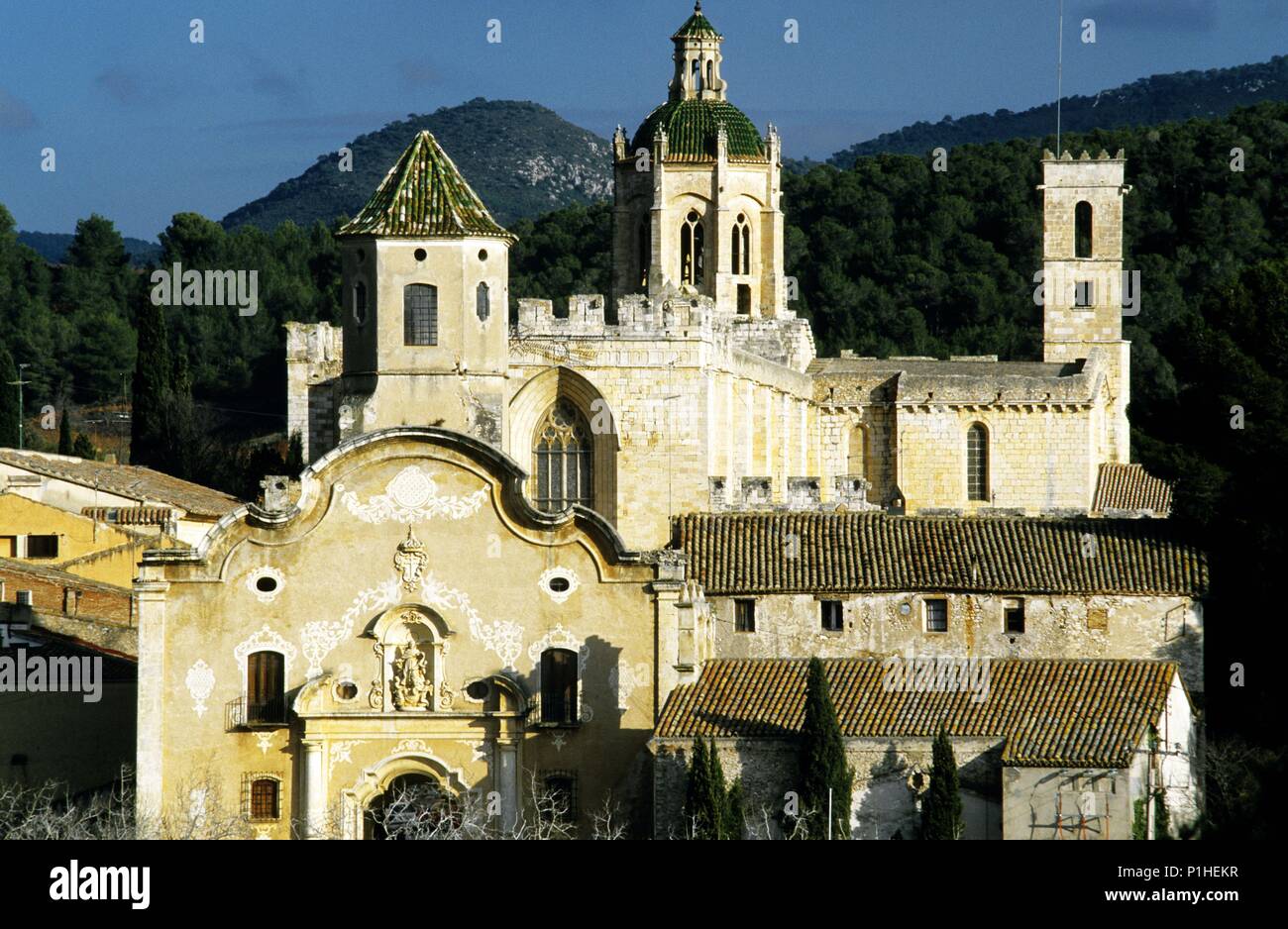 Monasterio cisterciense medieval hi-res stock photography and images ...