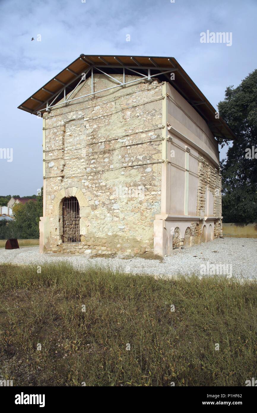 SPAIN - Catalonia - Alt Camp (district) - TARRAGONA. Vila-rodona; el 'Columbari' / 'Columbario'; monumento romano que contiene las urnas cinerarias (siglos I - II d.C.). Stock Photo