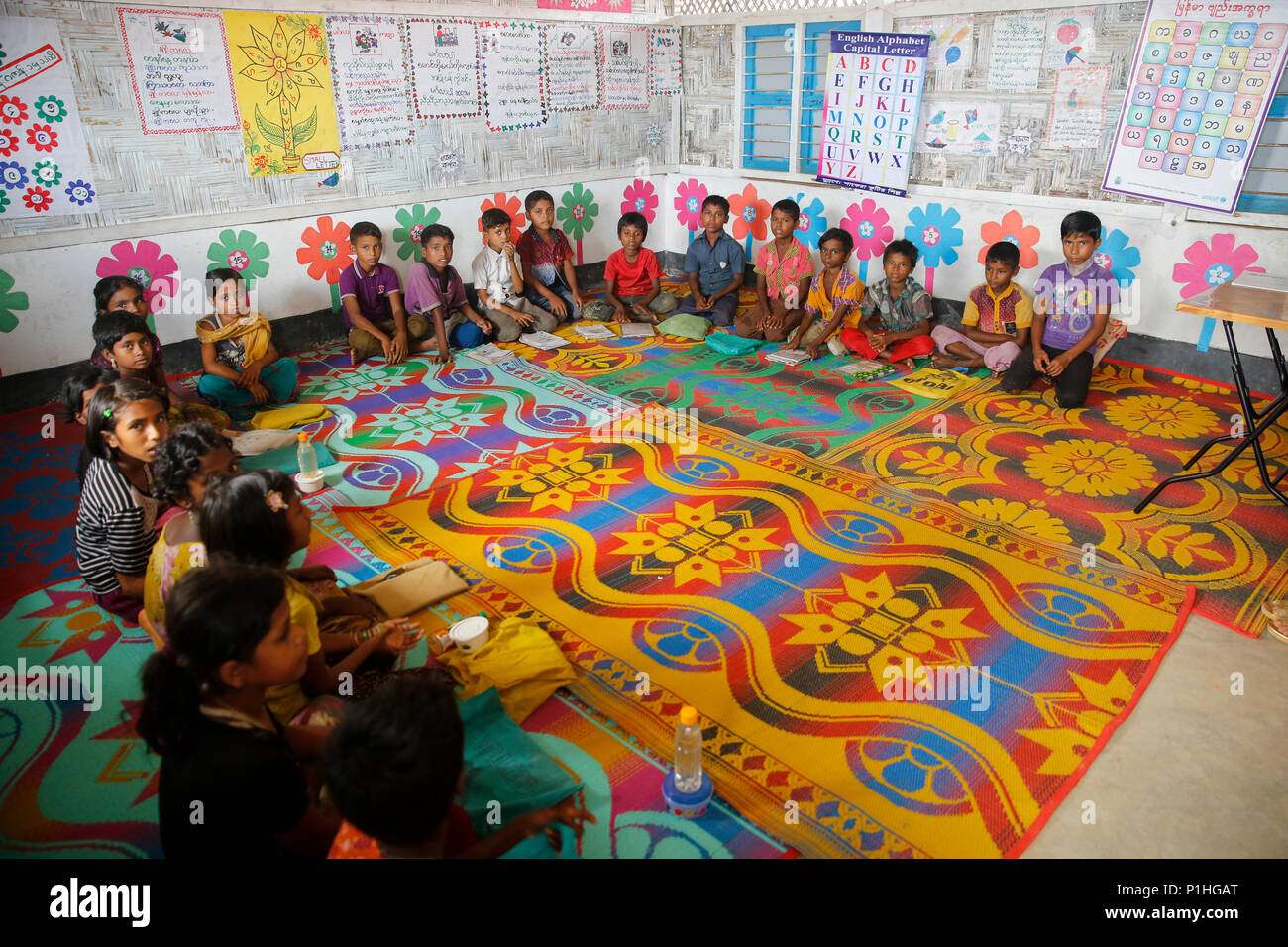 Rohingya refugee children attend class at a temporary school in Kutupalong refugee camp at Ukhiya in Cox's Bazar, Bangladesh Stock Photo