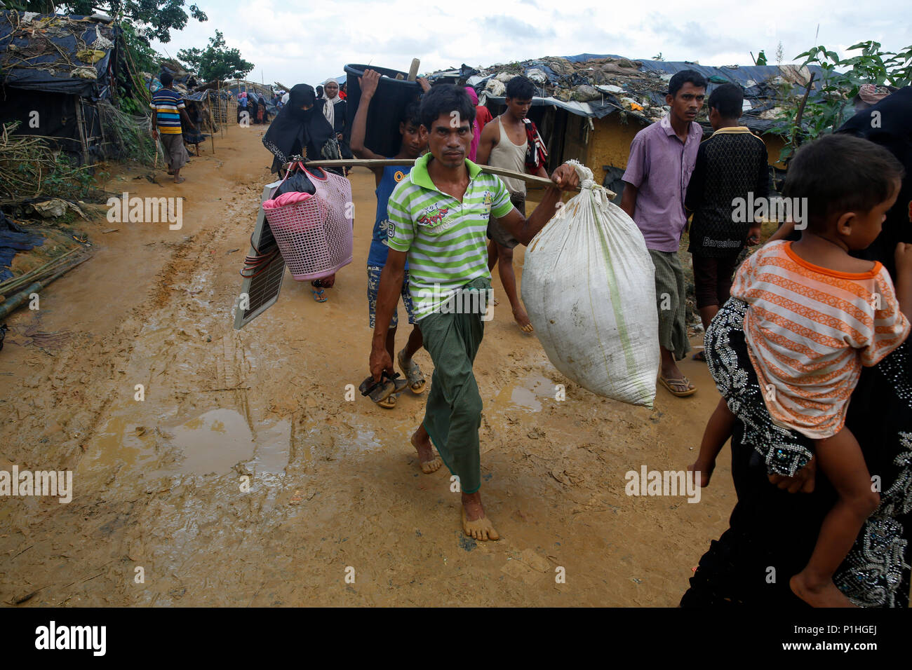 A walking a long way from Myanmar to Bangladesh, Rohingyas reached at the Kutupalong refugee camp at Ukhiya in Cox's Bazar, Bangladesh Stock Photo