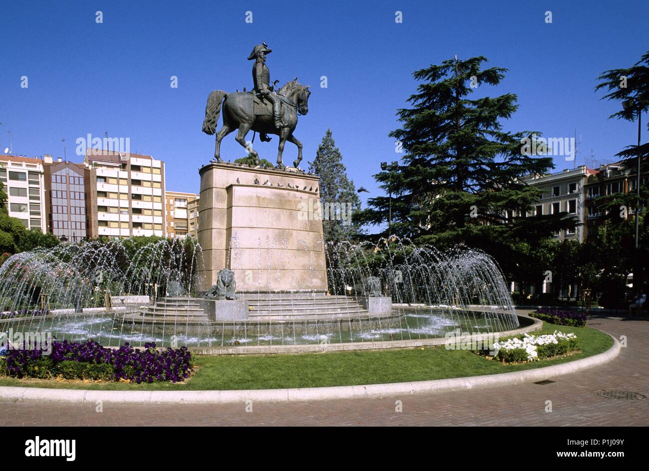 Logroño, Paseo / Plaza del Espolón o del Príncipe Vergara (monumento al General Espartero). Stock Photo