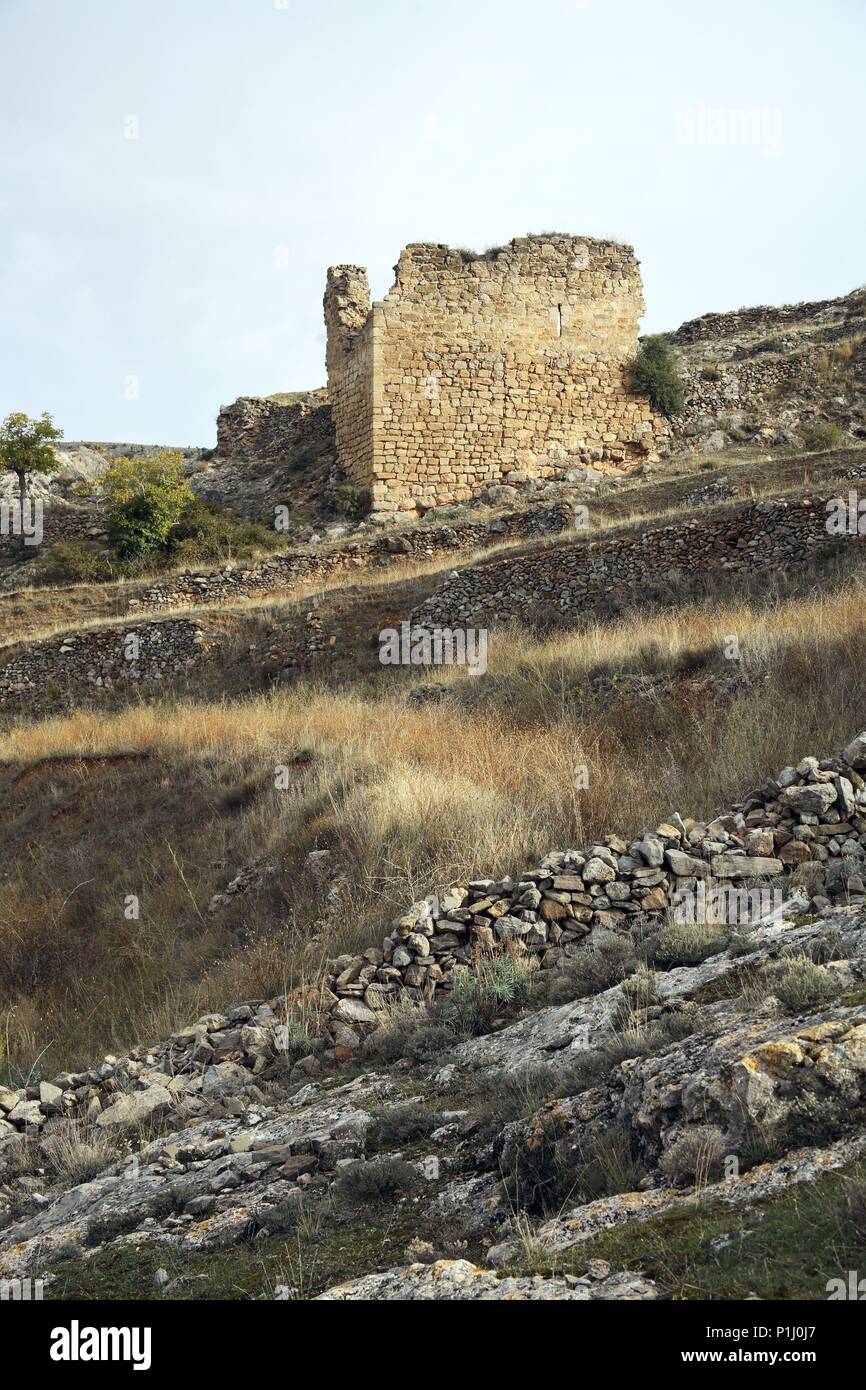 SPAIN - LA RIOJA - Tierra de Cameros (district). Muro de Aguas; restos del castillo / torre medieval (Valle de Linares). Stock Photo