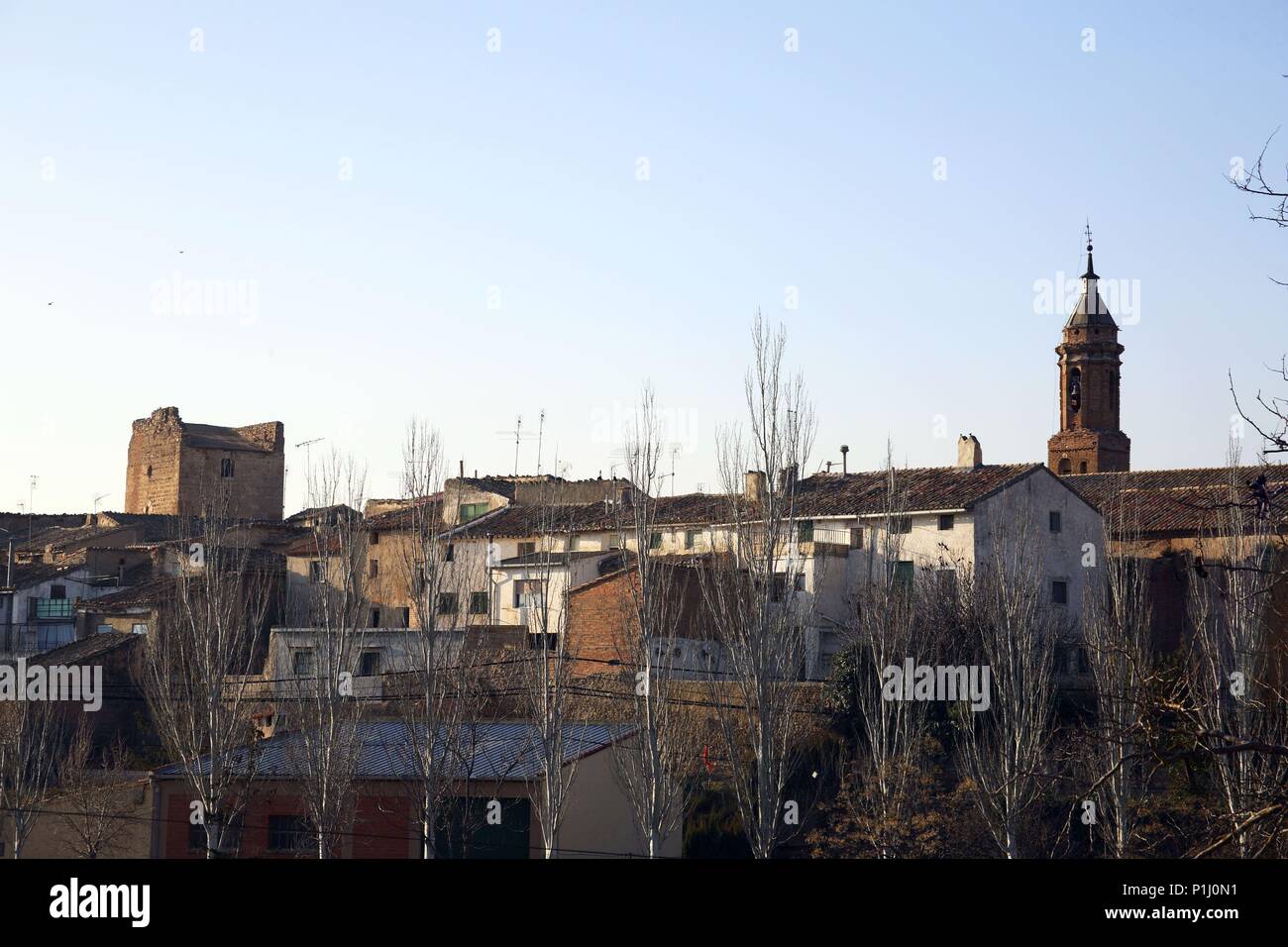 SPAIN - ARAGON - Campo de Borja (district) - Saragossa Zaragoza. Bulbuente; pueblo con torres del castillo e Iglesia. Stock Photo