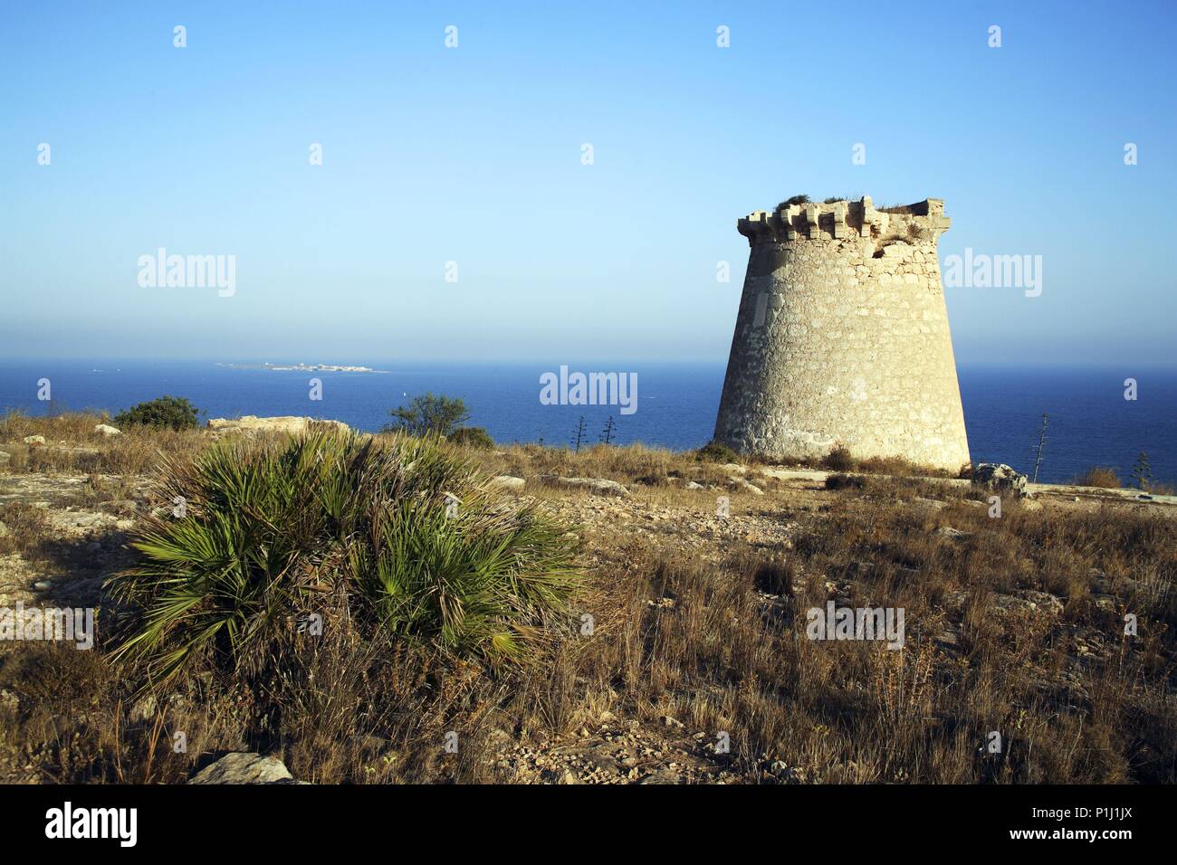 SPAIN - Valencia autonomous region - Baix Vinalopó (district) - Alicante. Santa Pola, Torre Vigía de origen árabe (Torre Pep) y vista a la Isla Tabarca (Costa Blanca). Stock Photo