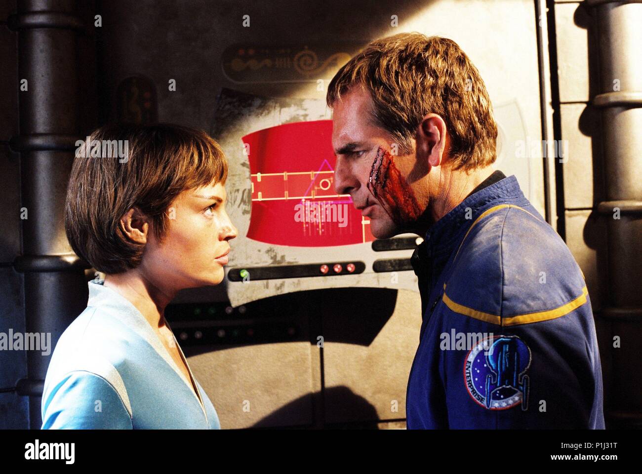 Original Film Title: STAR TREK: ENTERPRISE-TV.  English Title: STAR TREK: ENTERPRISE.  Year: 2001.  Stars: SCOTT BAKULA; JOLENE BLALOCK. Credit: PARAMOUNT TV / SORENSON, JAMES / Album Stock Photo