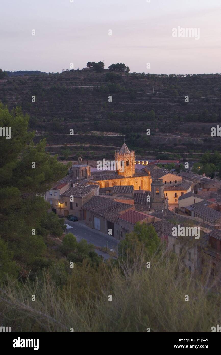 Les Garrigues: Vallbona de les Monges; monasterio de Santa María y pueblo. Stock Photo