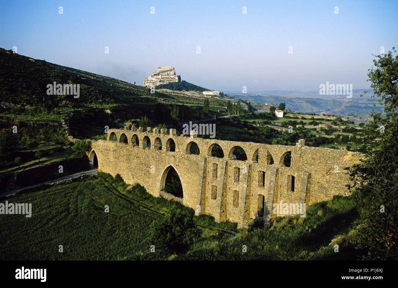 Els Ports (comarca): Morella, achueduct, castle and town (Els Ports - Maestrat / Maestrazgo region). Stock Photo