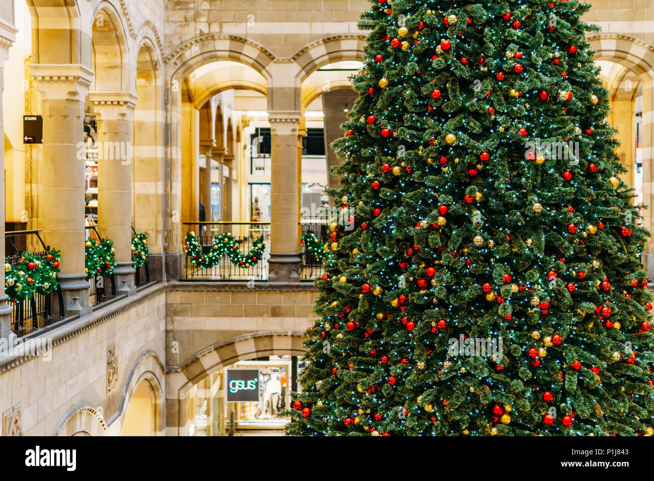 Beautiful Christmas Decoration in the Gardens Mall. Editorial Stock Image -  Image of carnival, architecture: 135158254