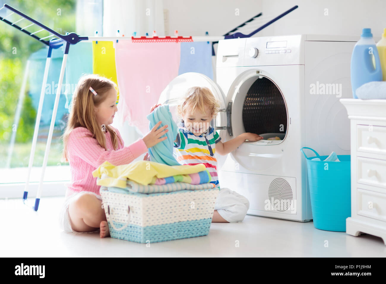 Children washing machine hires stock photography and images Alamy