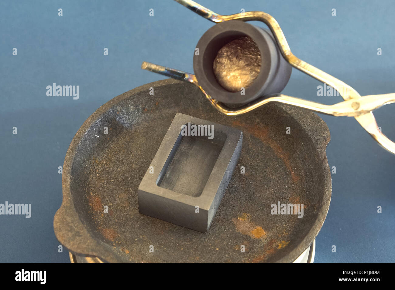 Infusion of molten aluminum into the mold Stock Photo Alamy