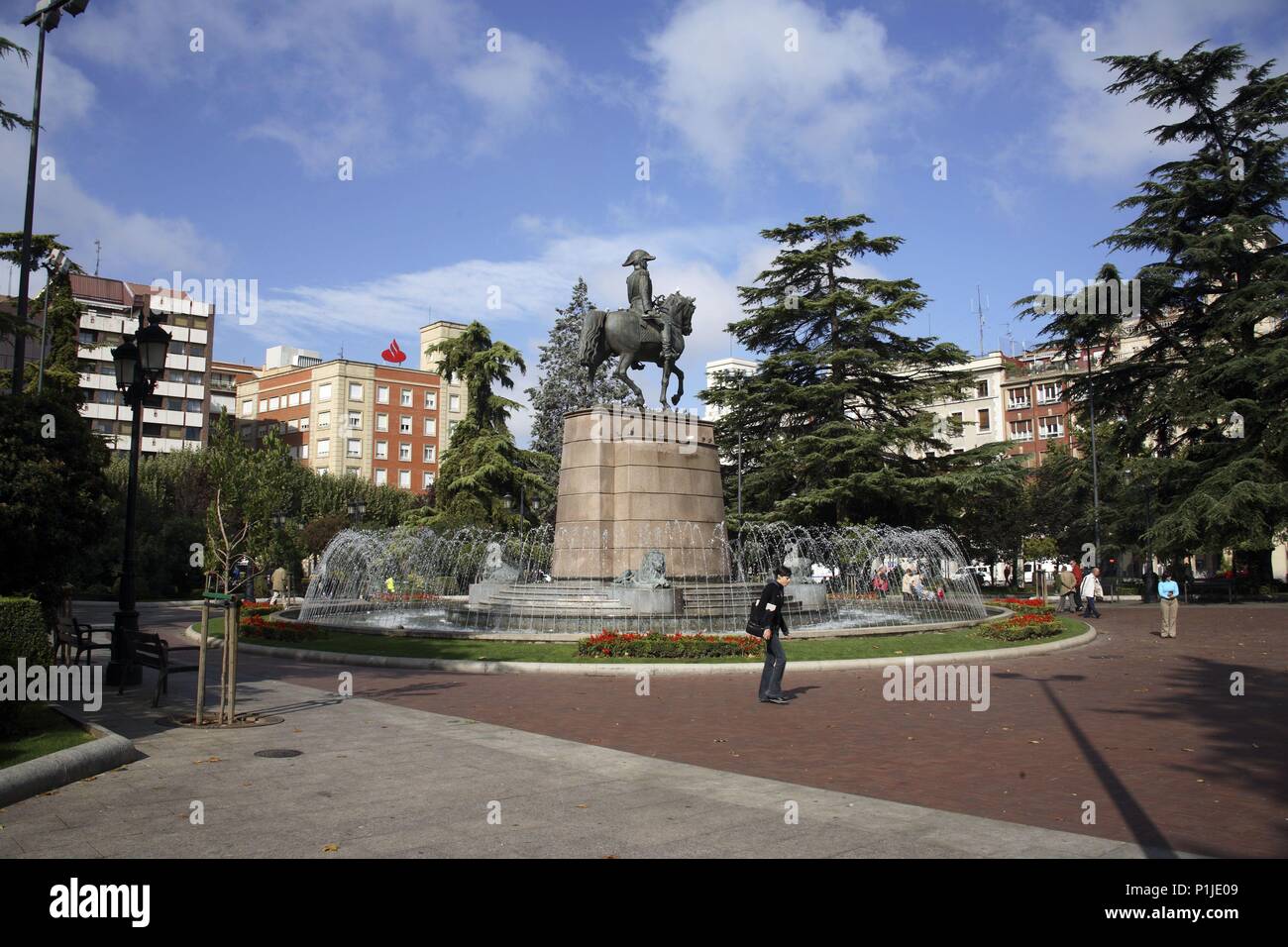 SPAIN - LA RIOJA - Rioja Media (district) - Logrono. Logroño; Paseo / Plaza del Espolón con monumento al General Espartero. Stock Photo