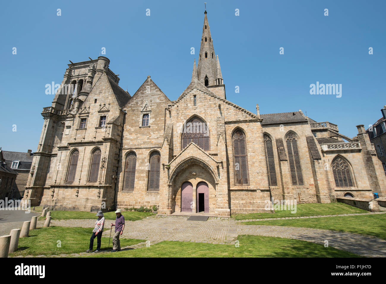 La Basilique Notre-Dame de Bon Secours ( Basilica of Our Lady of Good Help ), Guingamp, Côtes-d'Armor, Brittany, France Stock Photo