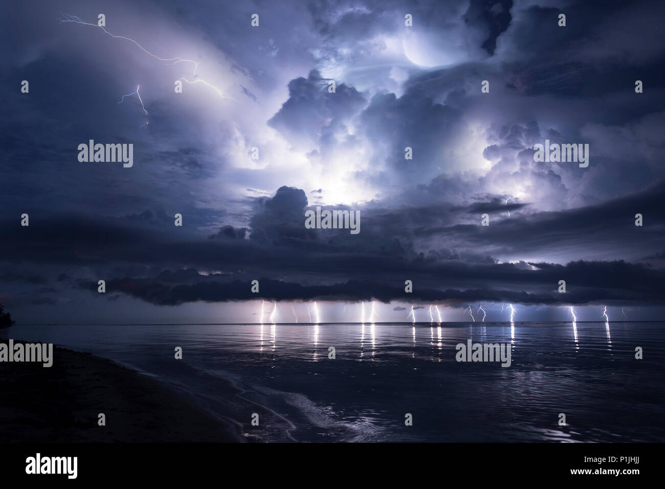 Lightshow of a thunderstorm with strong updrafts, ice caps and a developing shelf cloud above the lake Maracaibo (Catatumbo thunderstorm, the place with the highest lightning density worldwide), Ologa, Zulia, Venezuela, South America Stock Photo
