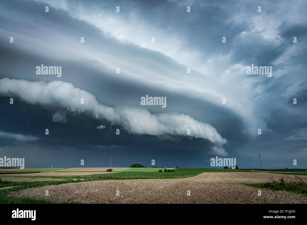 Well-defined shelf cloud with gust front of a supercell thunderstorm near Regensburg, Bavaria, Germany Stock Photo
