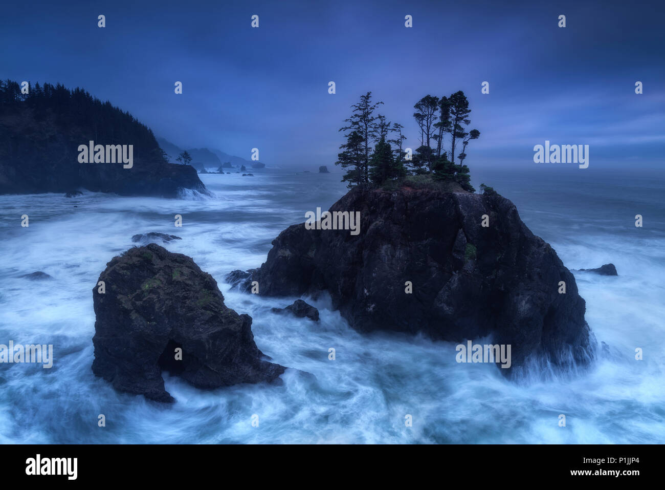Breaking waves at rock formations in Samuel H. Boardman Scenic Corridor, Curry County, Oregon, USA Stock Photo
