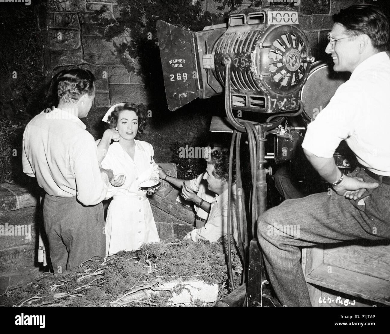 Original Film Title: POSSESSED.  English Title: POSESSED.  Film Director: CURTIS BERNHARDT.  Year: 1947.  Stars: JOAN CRAWFORD; CURTIS BERNHARDT. Credit: WARNER BROTHERS / Album Stock Photo