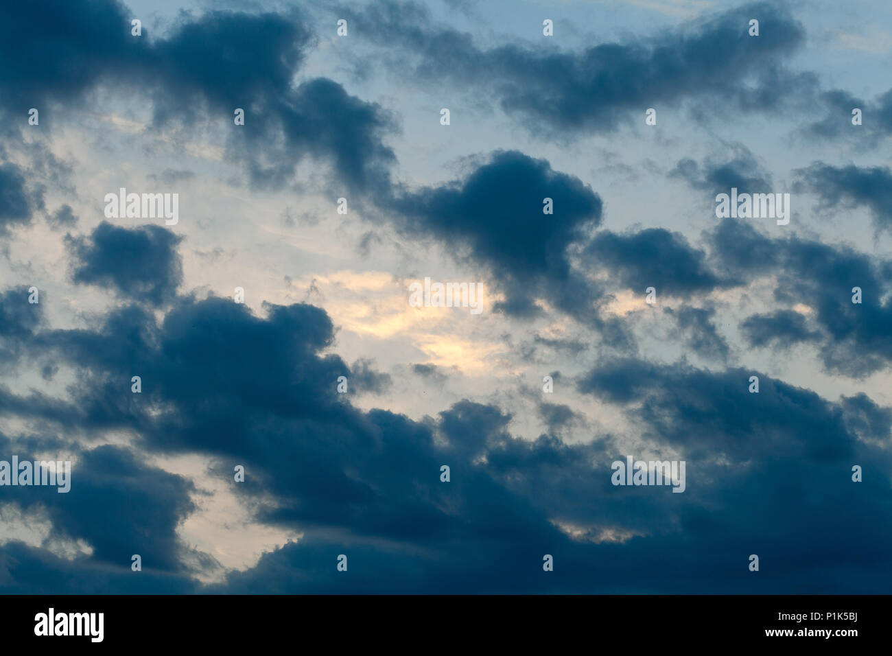 Dark ominous stormy cloudy sky hi-res stock photography and images - Alamy