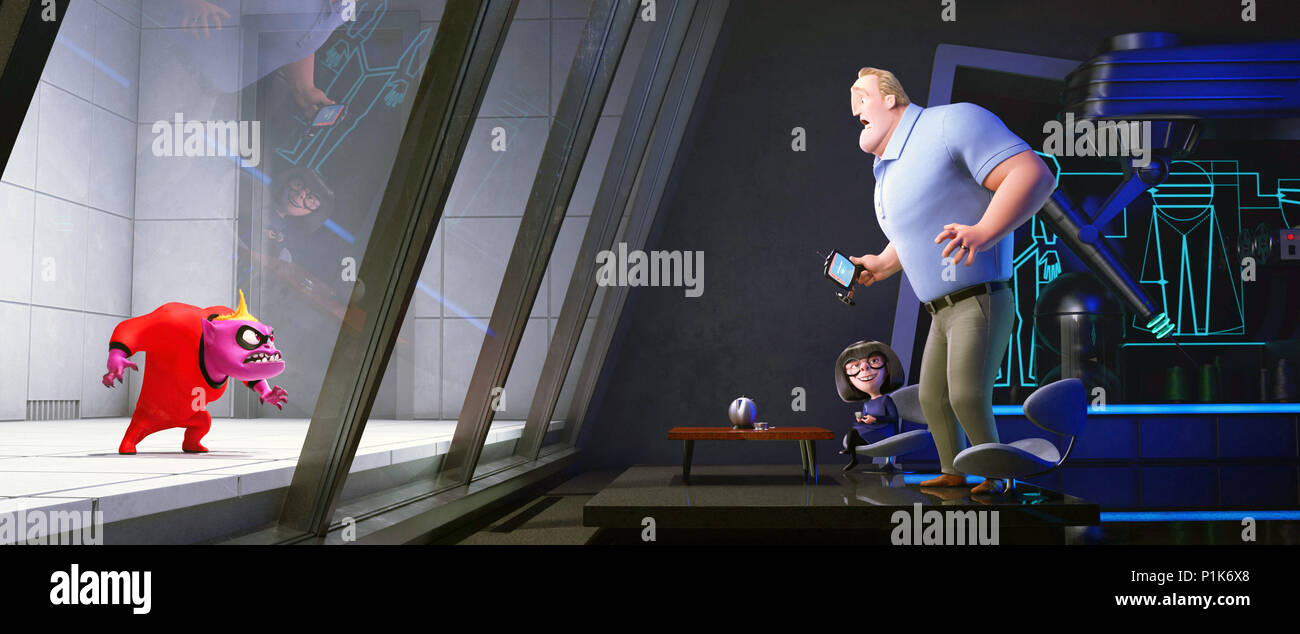 INCREDIBLES 2, Edna Mode (eyeglasses, voice Brad Bird), Bob Parr