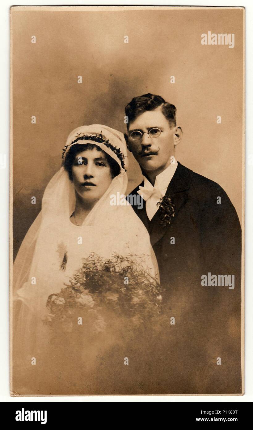 1930s studio wedding portrait hi-res stock photography and images - Alamy