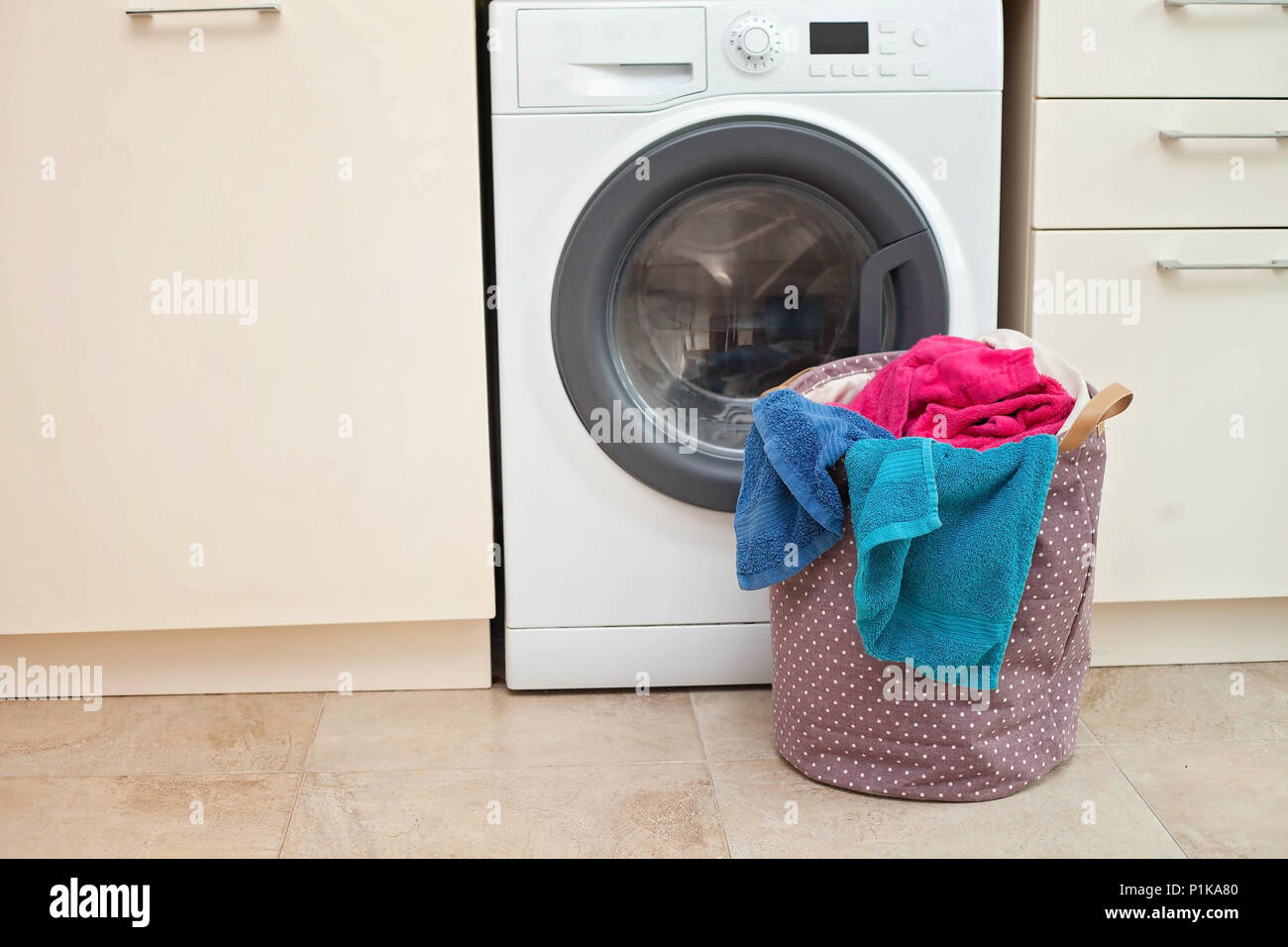 Laundry basket hires stock photography and images Alamy