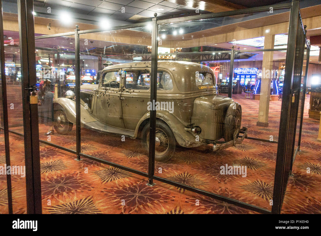 Clyde ford v8 bonnie Bonnie and