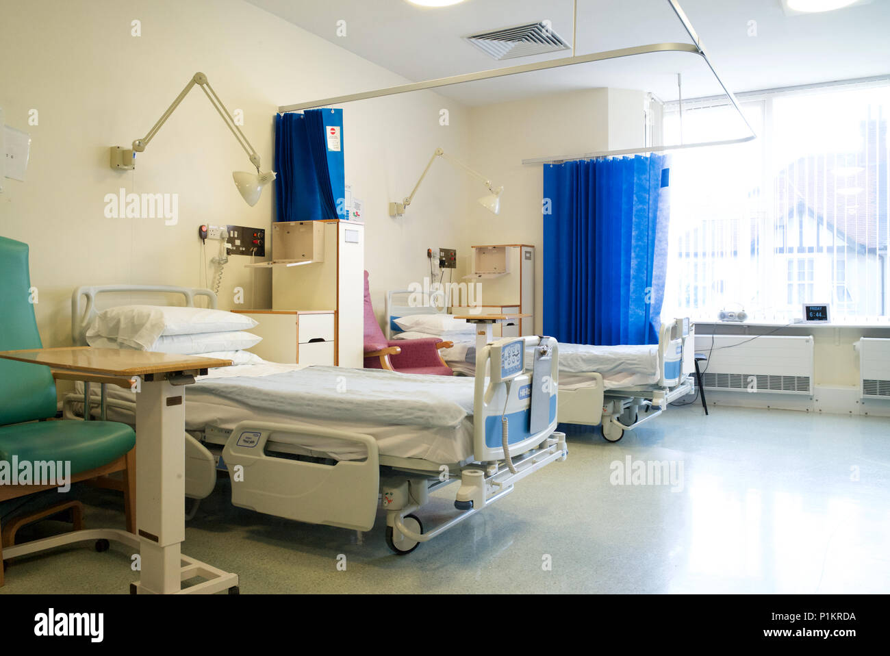 Hospital ward beds hi-res stock photography and images - Alamy