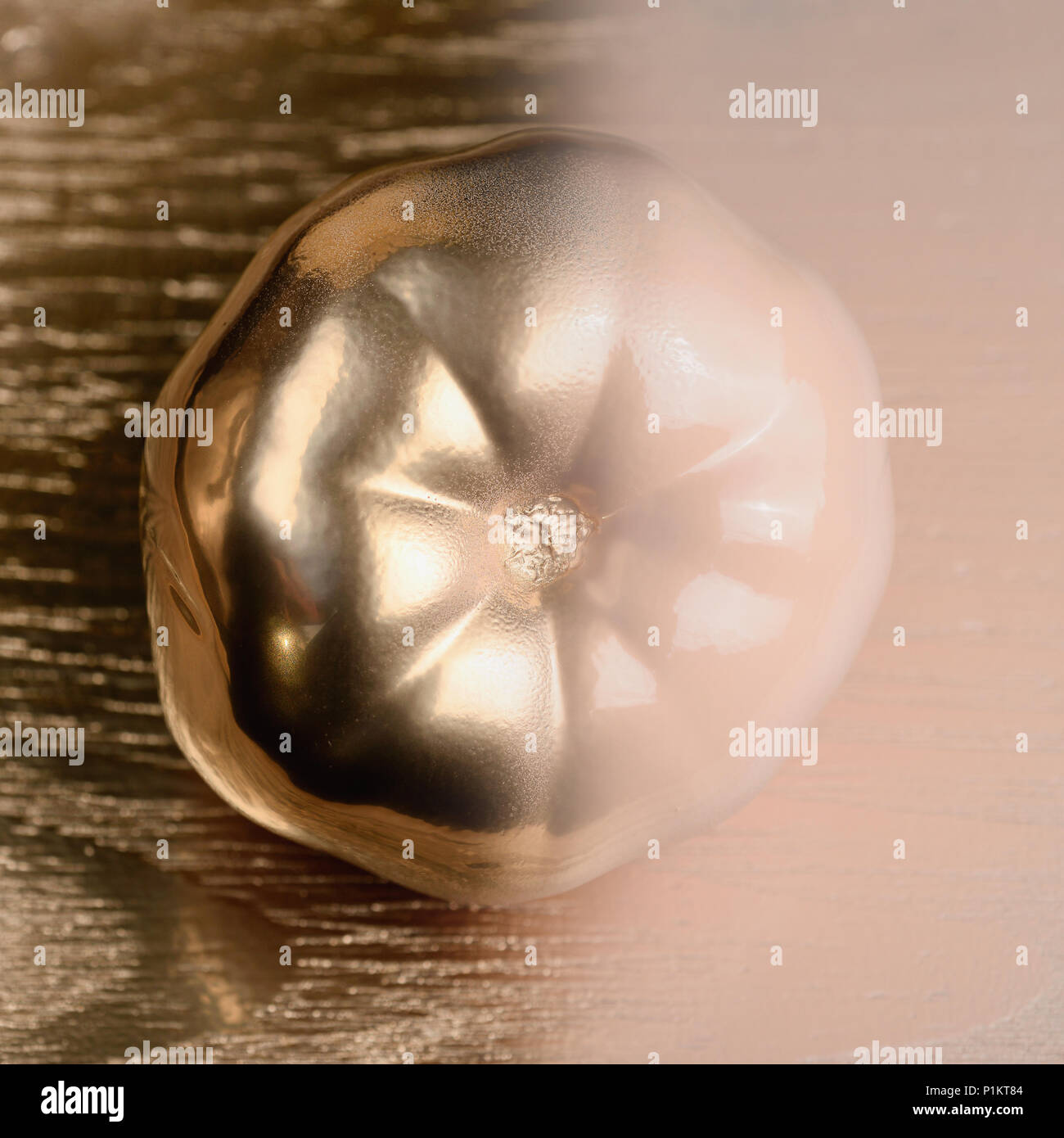 Gold Painted Skin High Resolution Stock Photography and Images - Alamy