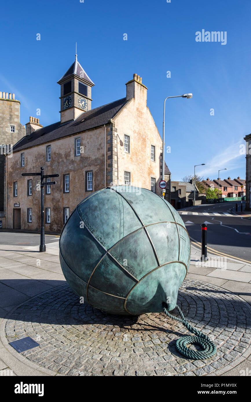 Bronze sculpture Da Lightsome Buoy and the 18th century Old Tolbooth / Old Tollbooth in the city Lerwick, Shetland Islands, Scotland, UK Stock Photo
